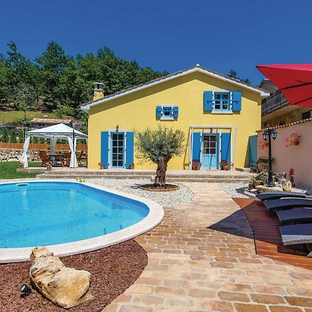 Stunning Home In Jurdani With Wifi Mucici Buitenkant foto