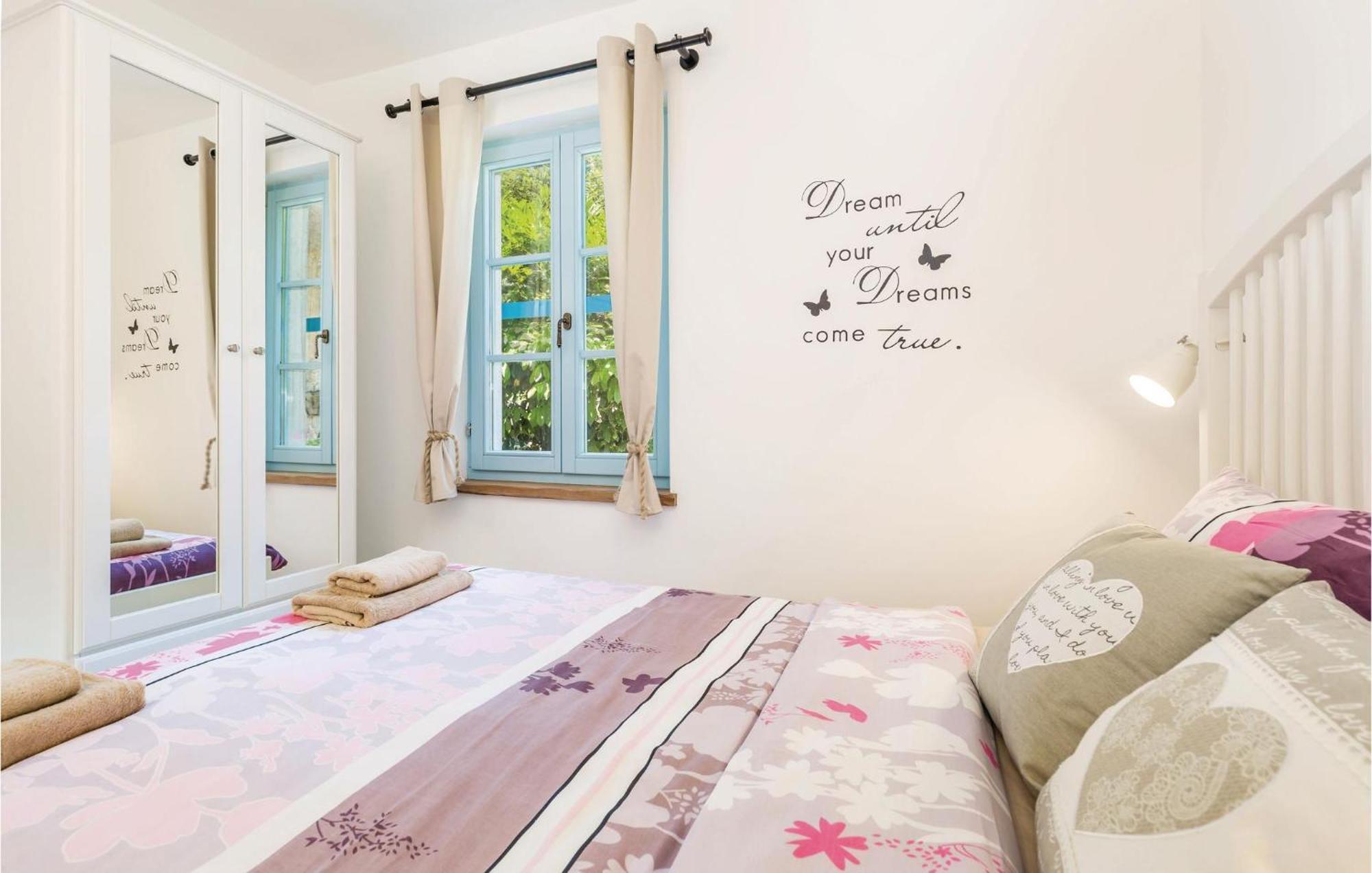 Stunning Home In Jurdani With Wifi Mucici Buitenkant foto