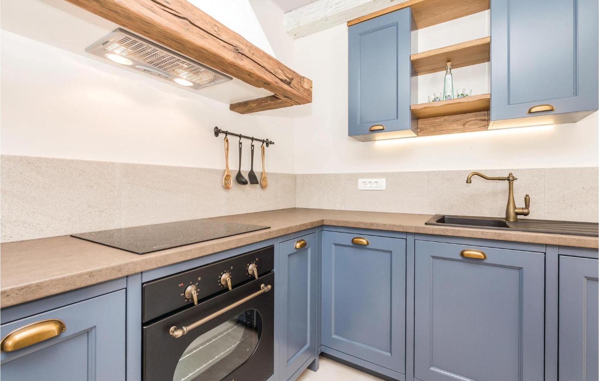 Stunning Home In Jurdani With Wifi Mucici Buitenkant foto