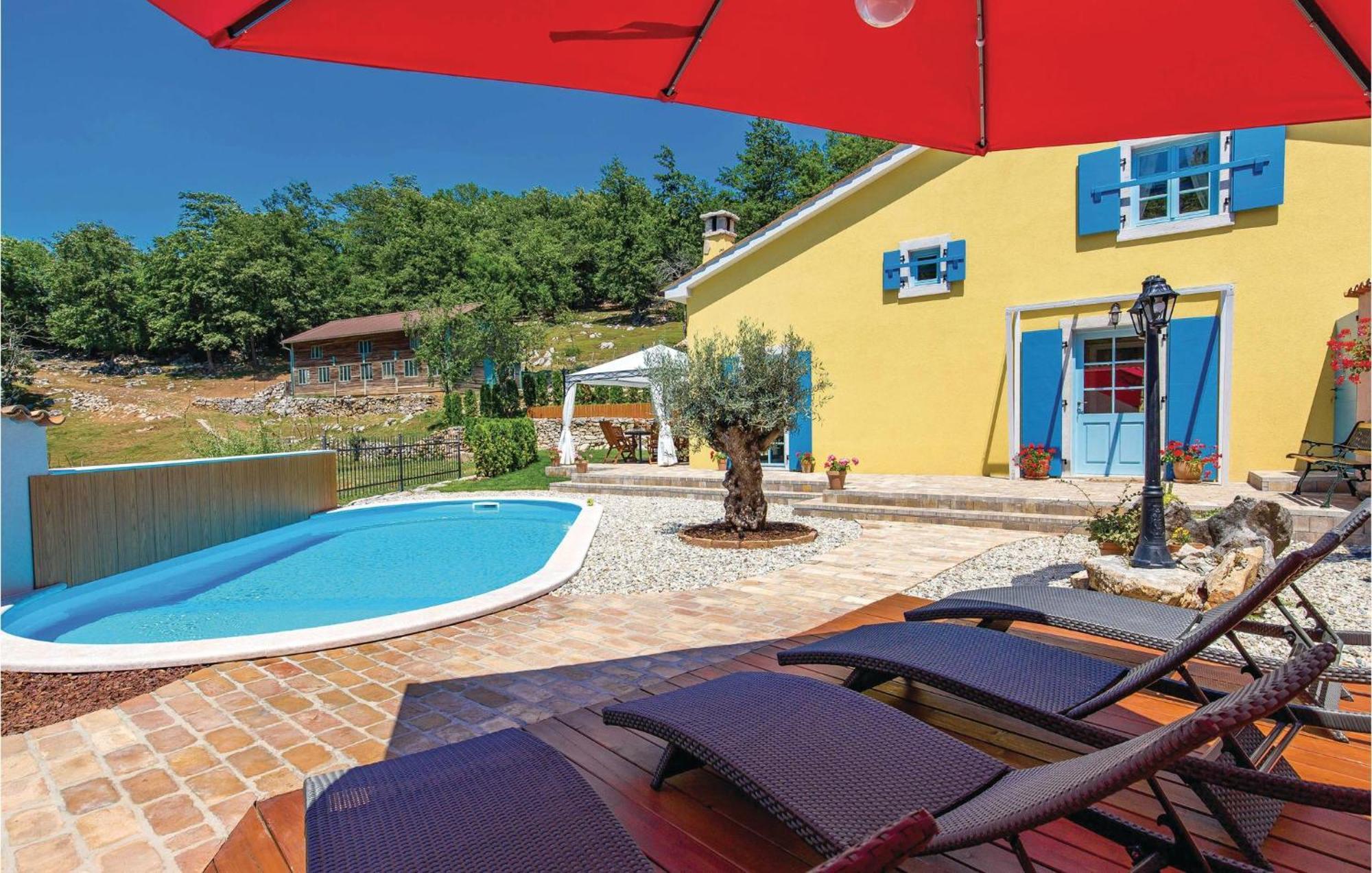 Stunning Home In Jurdani With Wifi Mucici Buitenkant foto