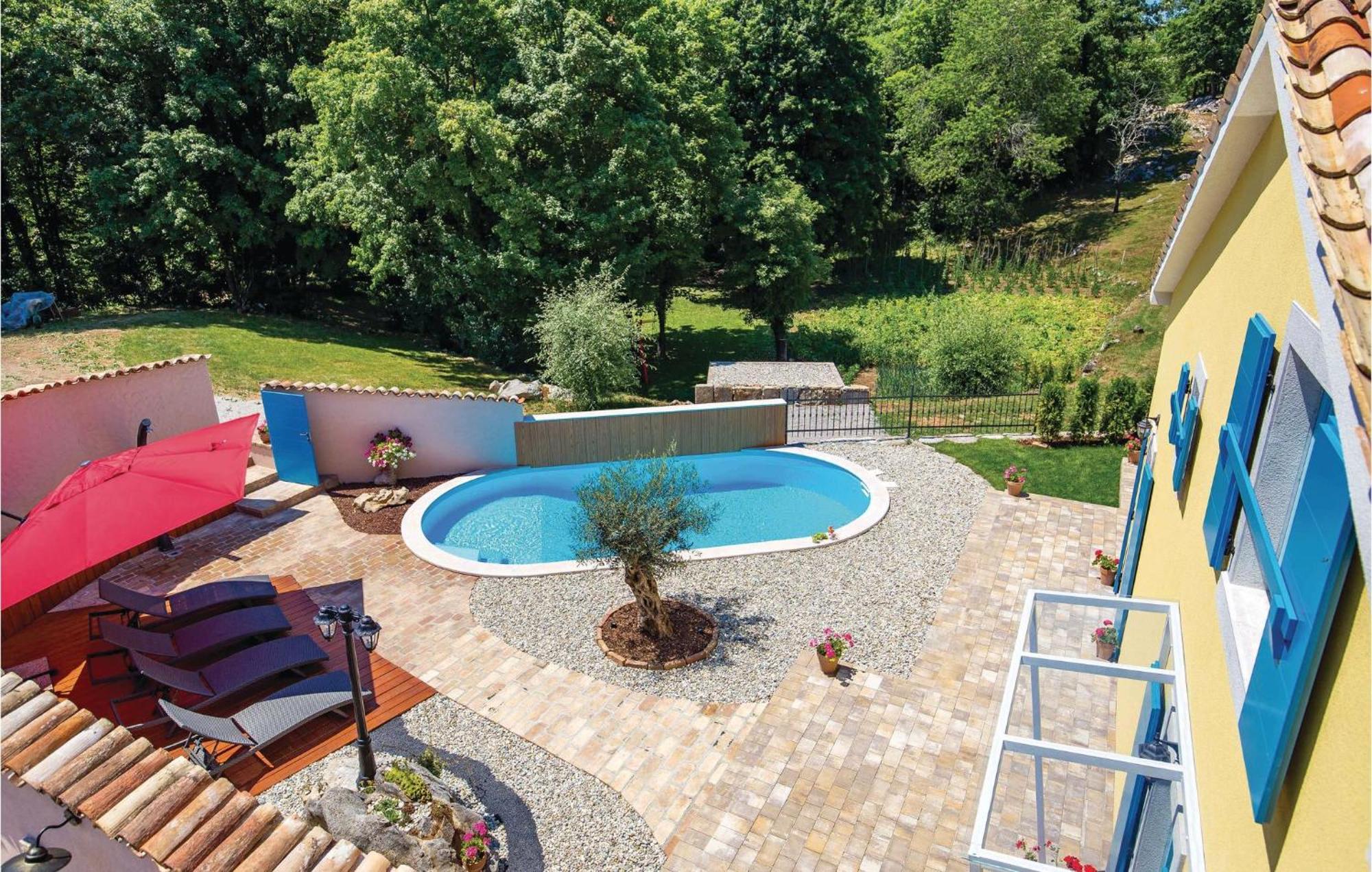 Stunning Home In Jurdani With Wifi Mucici Buitenkant foto