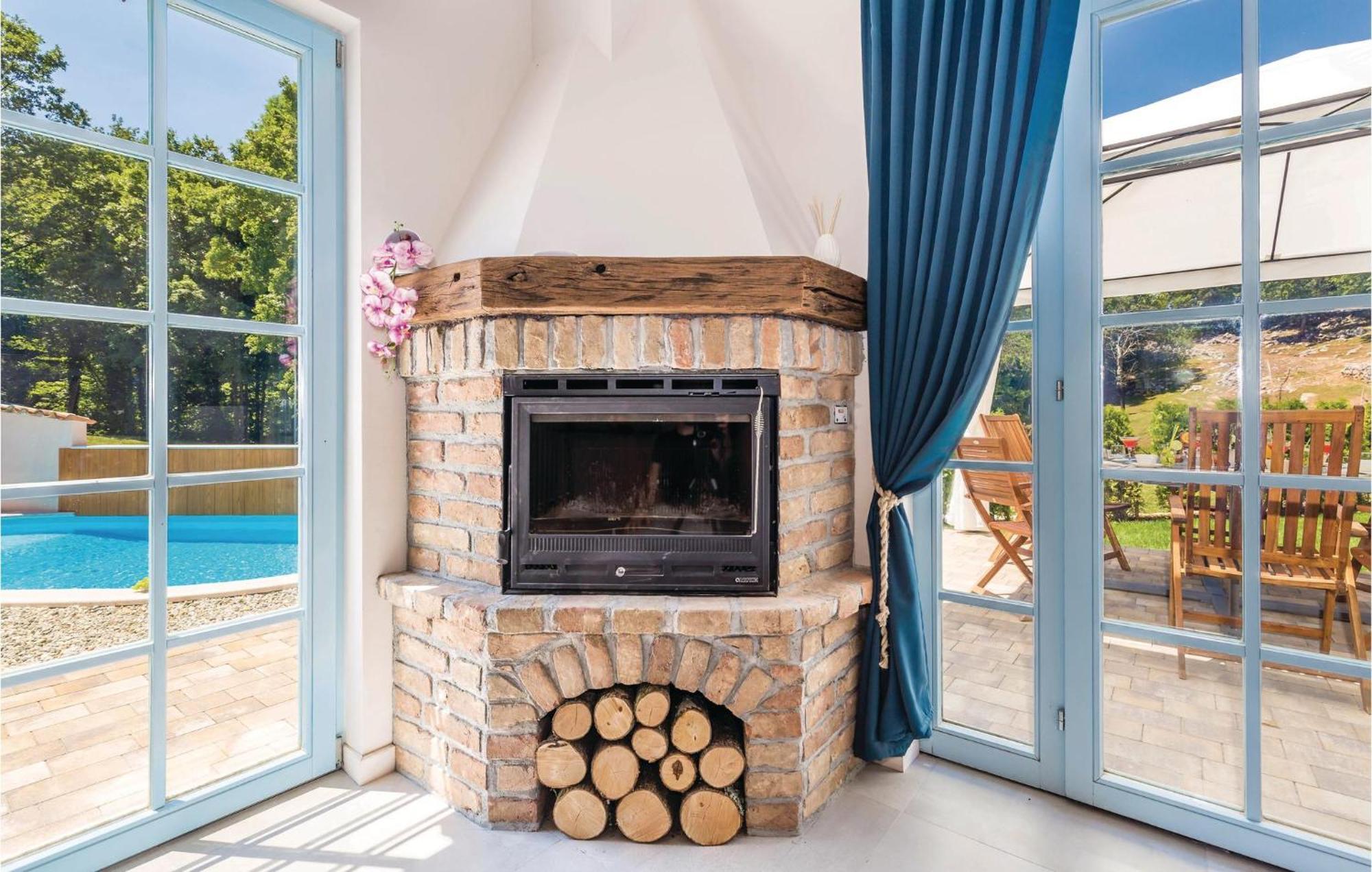Stunning Home In Jurdani With Wifi Mucici Buitenkant foto